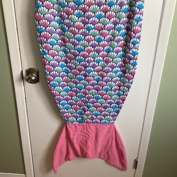 Justice mermaid tail beach towel - Picture 7 of 11